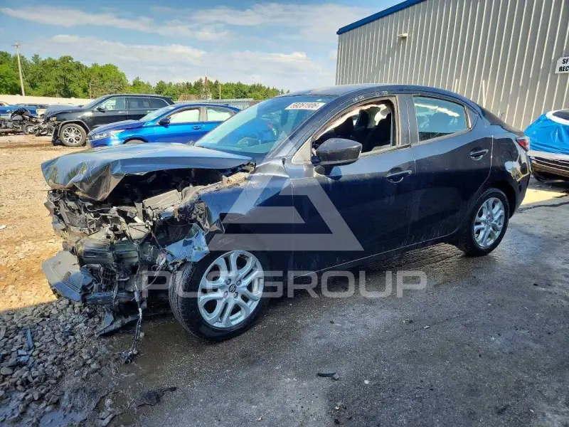2017 Toyota YARIS photo