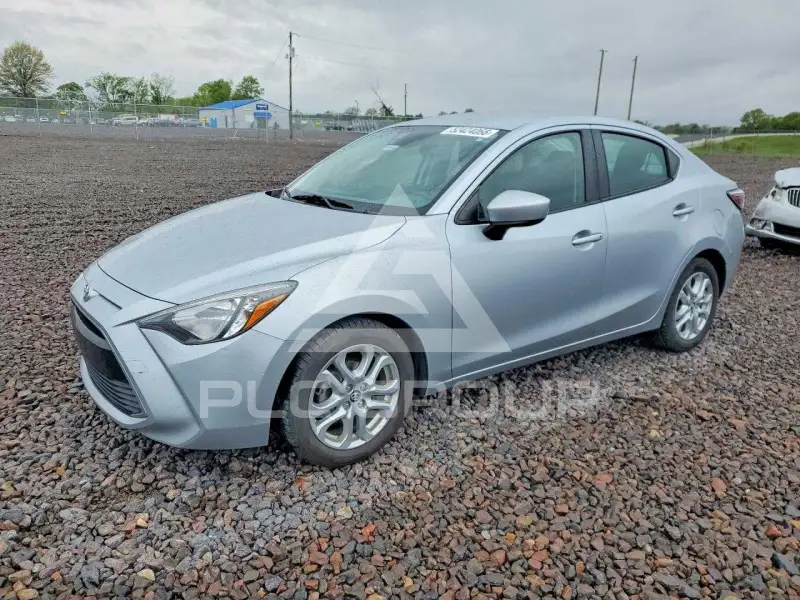 2017 Toyota YARIS фото