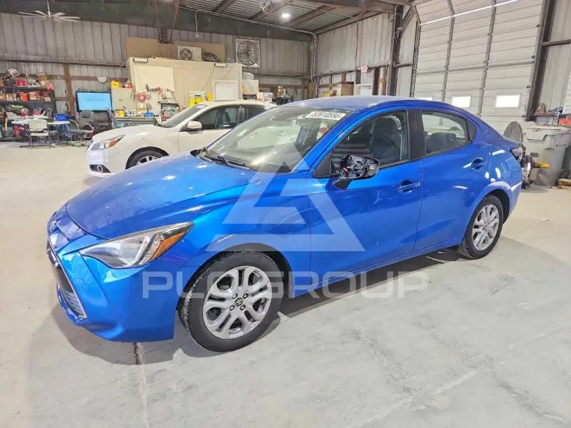 2017 Toyota YARIS фото