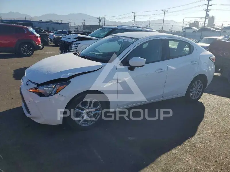 2017 Toyota YARIS фото