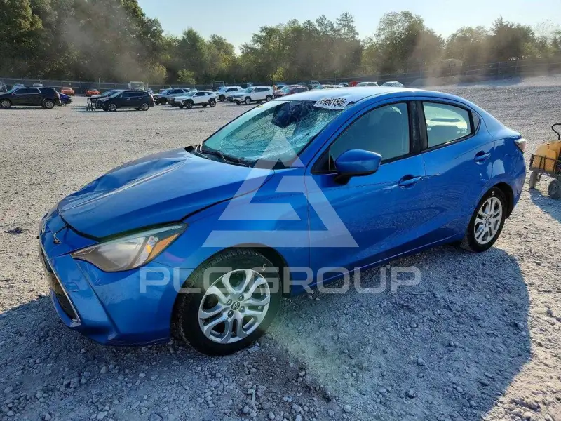2017 Toyota YARIS фото