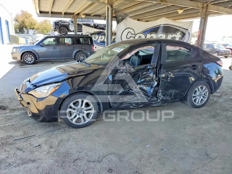 2017 Toyota YARIS фото