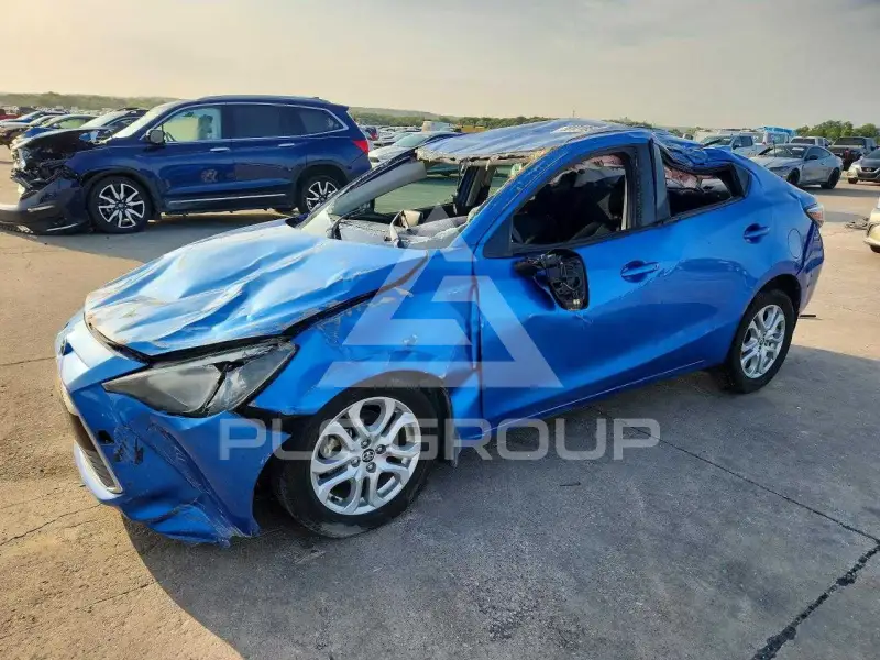 2017 Toyota YARIS фото