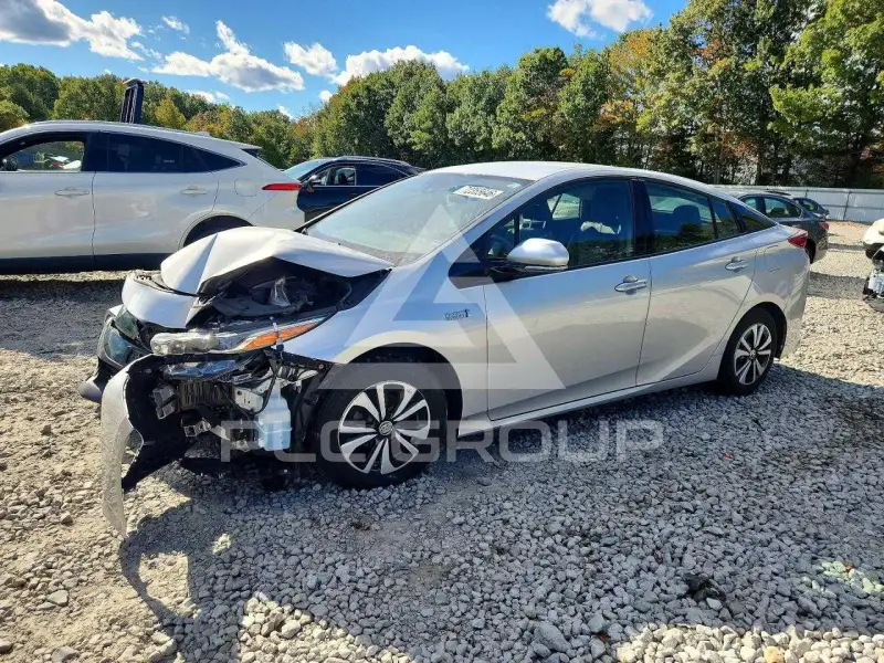 2017 Toyota PRIUS photo