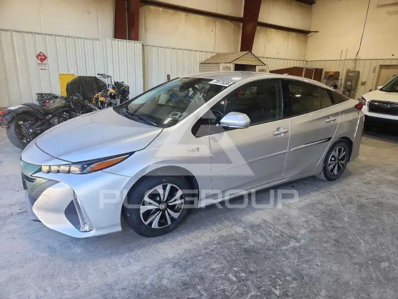 2017 Toyota PRIUS photo