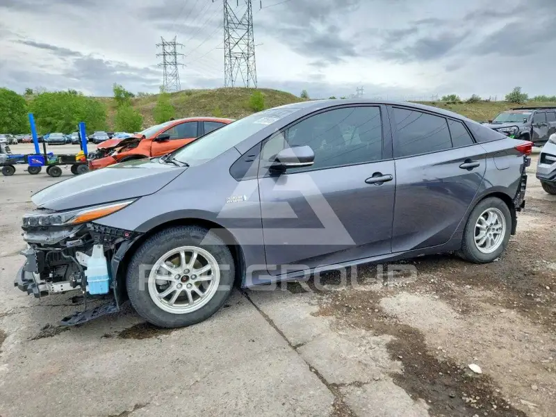 2017 Toyota PRIUS photo