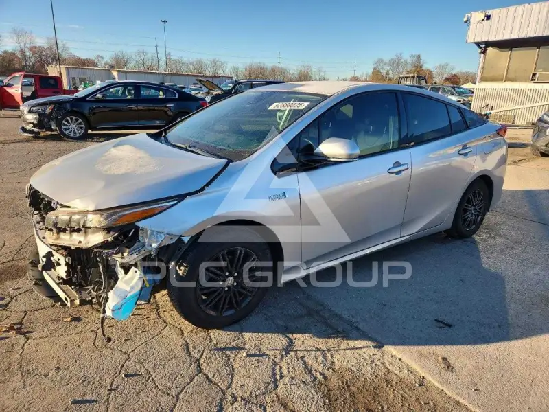 2017 Toyota PRIUS photo
