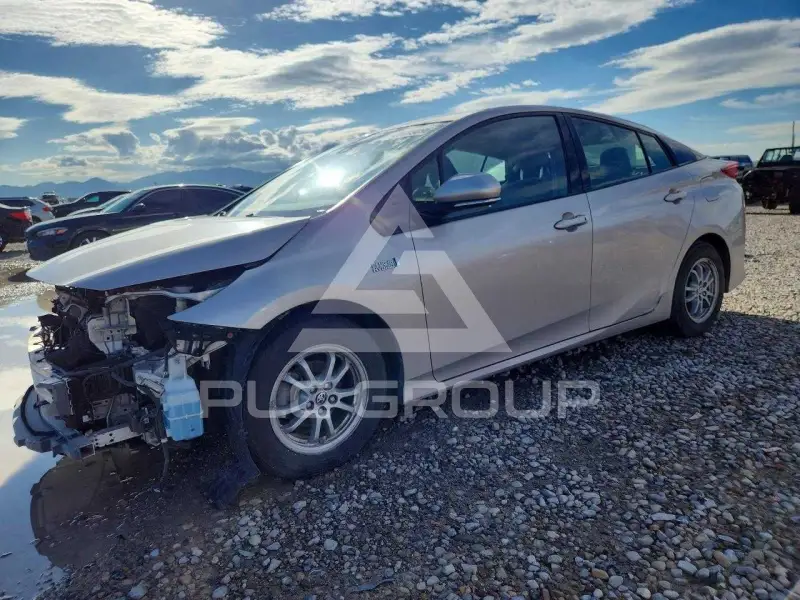 2017 Toyota PRIUS photo