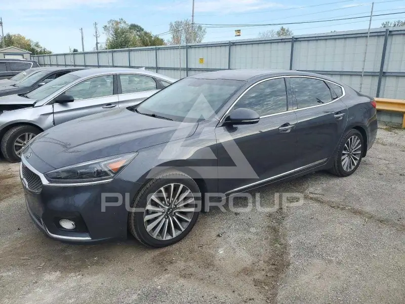 2017 KIA Cadenza photo