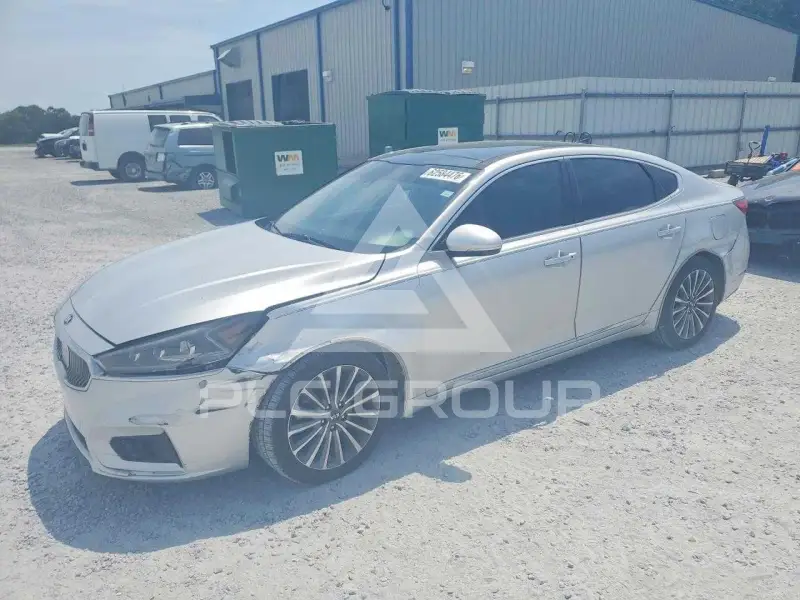 2017 KIA Cadenza photo