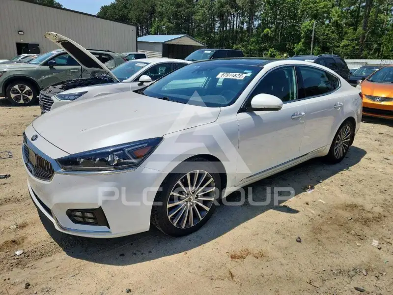 2017 KIA Cadenza photo