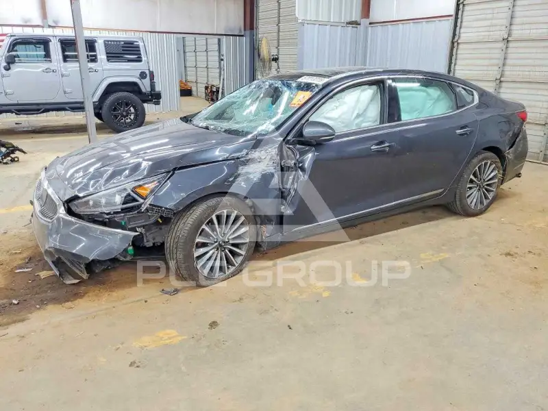 2017 KIA Cadenza photo