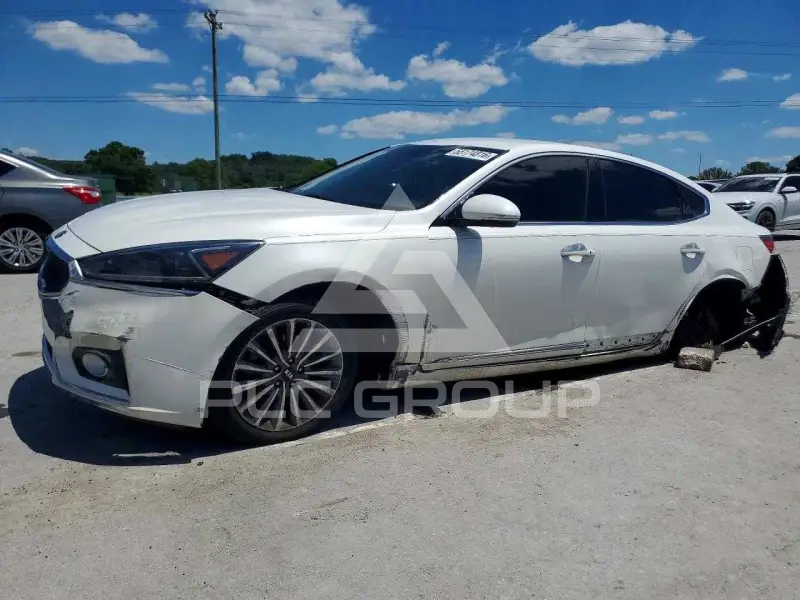 2017 KIA Cadenza photo