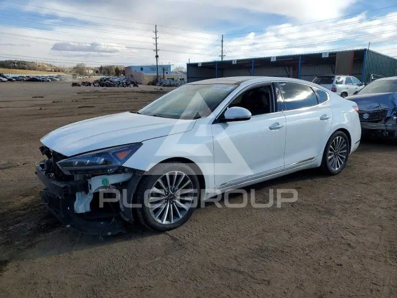 2017 KIA Cadenza photo
