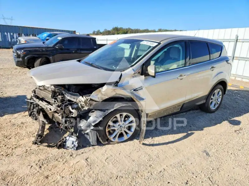 2017 Ford ESCAPE photo