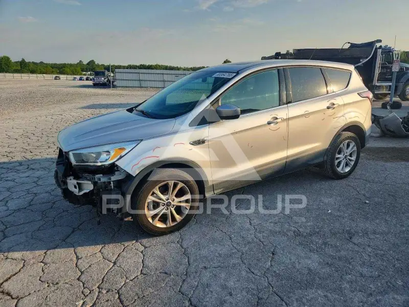 2017 Ford ESCAPE photo