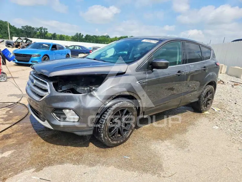 2017 Ford ESCAPE photo