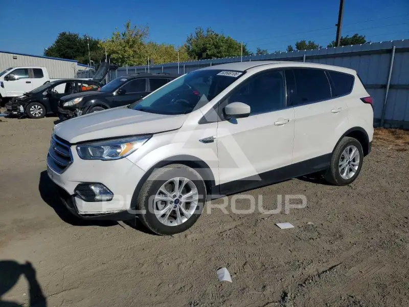 2017 Ford ESCAPE photo