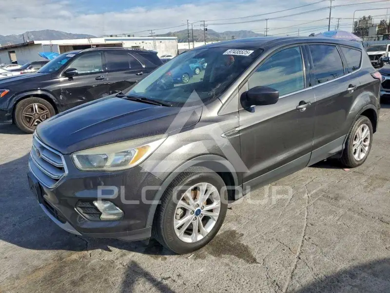 2017 Ford ESCAPE photo