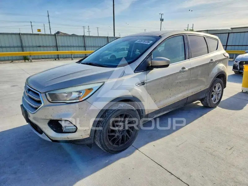 2017 Ford ESCAPE photo