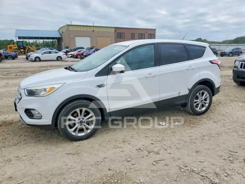 2017 Ford ESCAPE photo