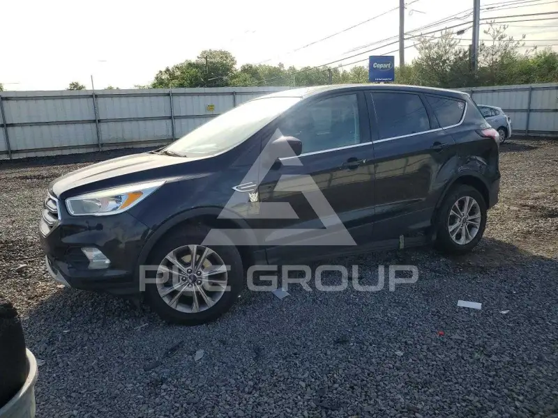 2017 Ford ESCAPE photo