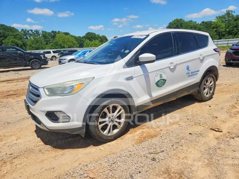 2017 Ford ESCAPE photo