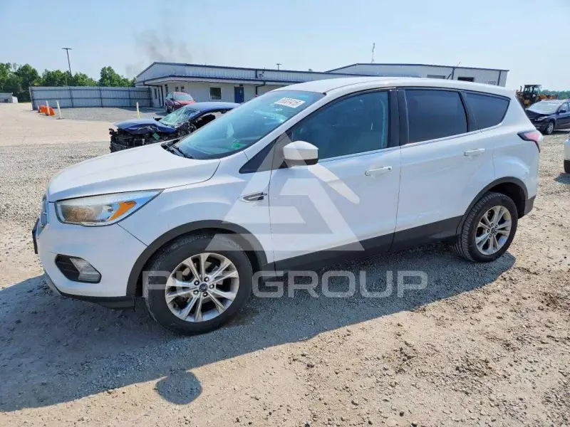 2017 Ford ESCAPE photo