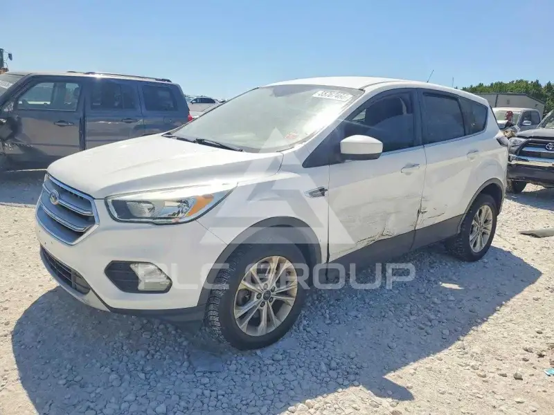 2017 Ford ESCAPE photo