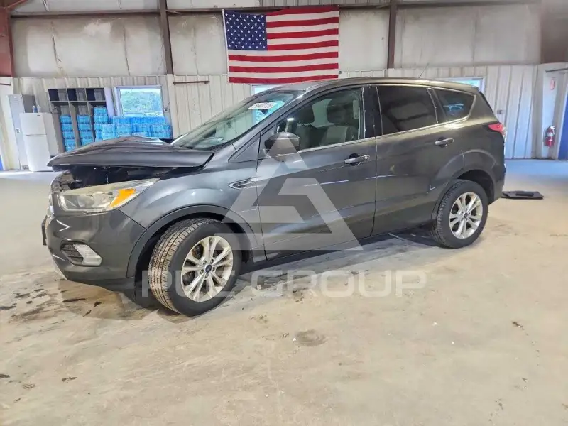 2017 Ford ESCAPE photo