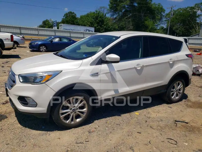2017 Ford ESCAPE photo
