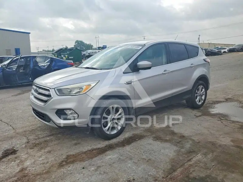 2017 Ford ESCAPE photo
