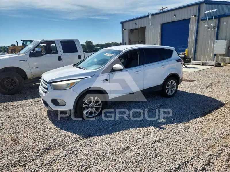 2017 Ford ESCAPE photo