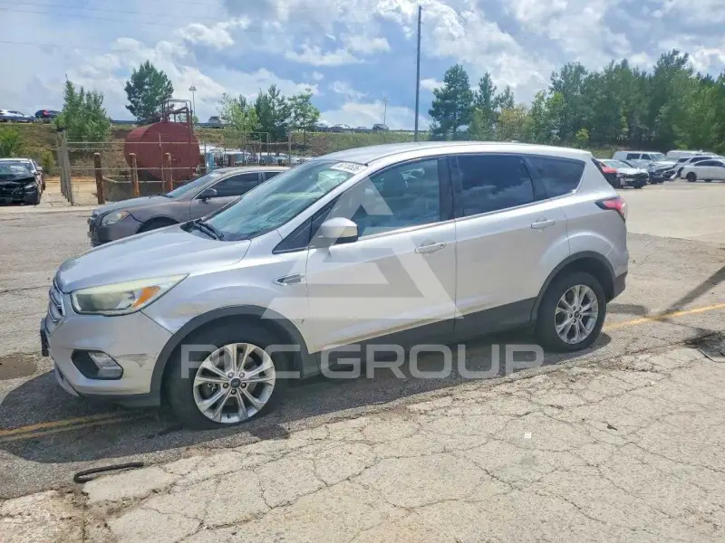 2017 Ford ESCAPE photo