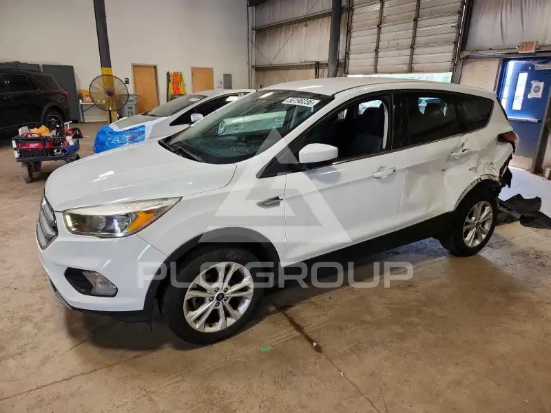 2017 Ford ESCAPE photo
