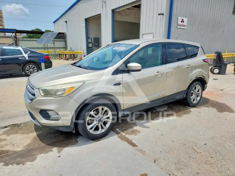 2017 Ford ESCAPE photo