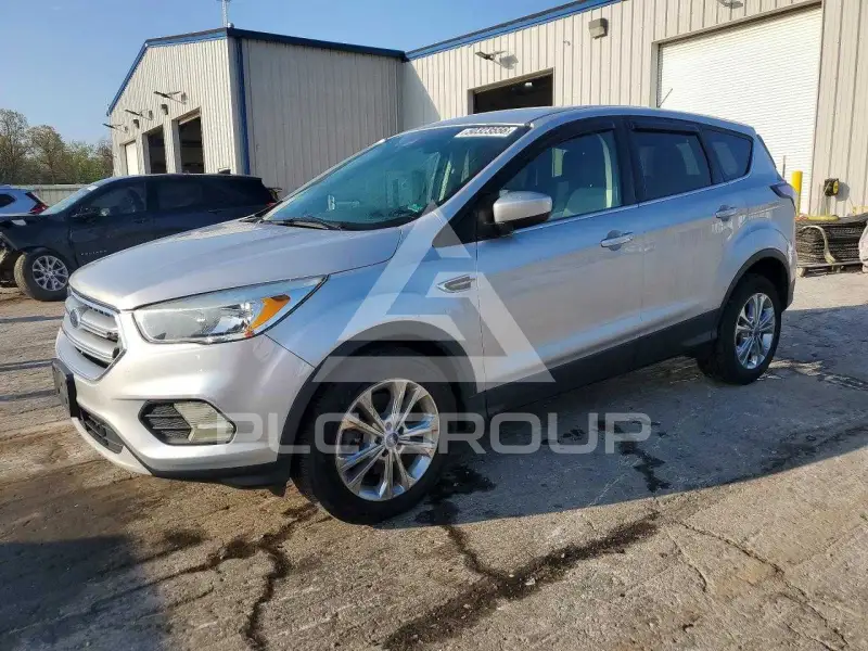 2017 Ford ESCAPE photo