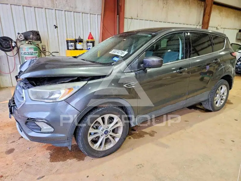 2017 Ford ESCAPE photo