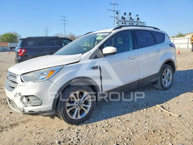 2017 Ford ESCAPE photo