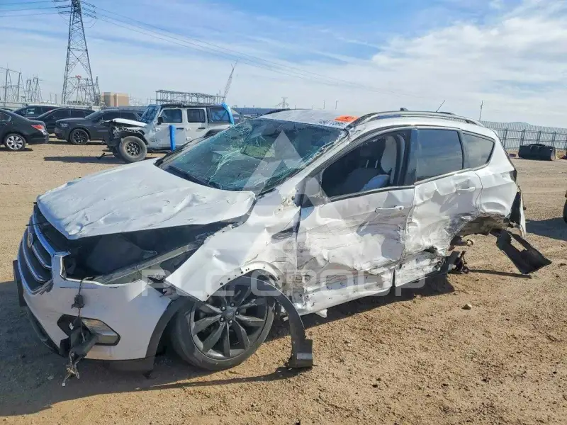 2017 Ford ESCAPE photo