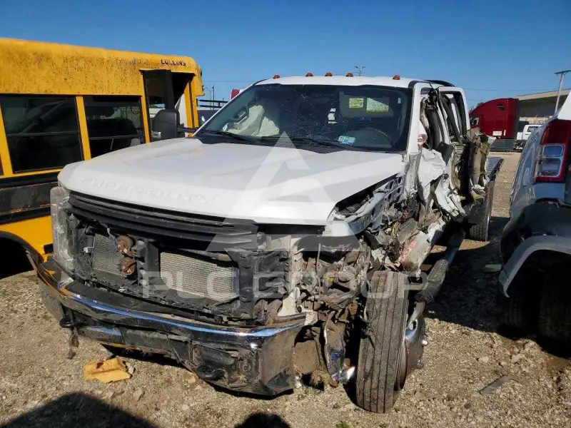 2017 Ford F-450 photo