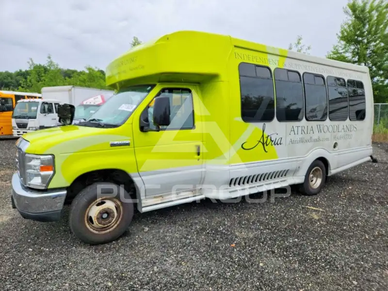 2017 Ford E-450 фото