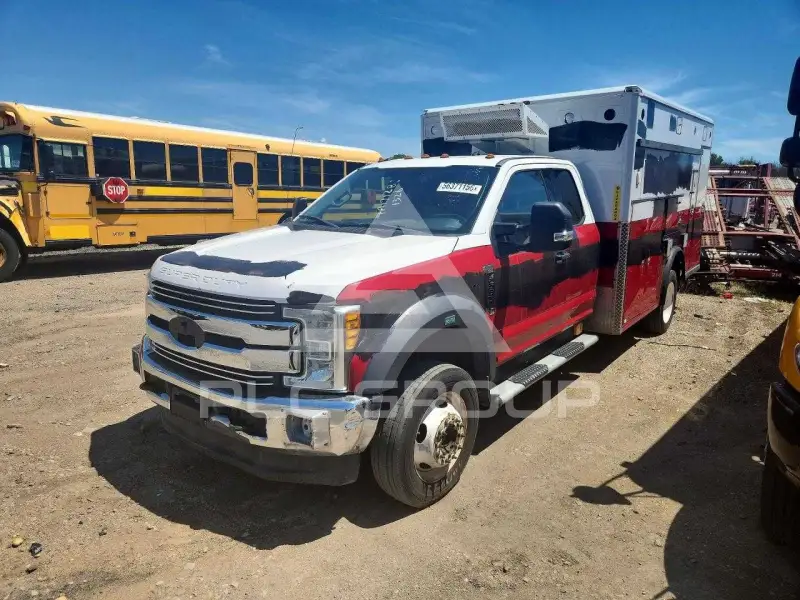 2017 Ford F-550 фото