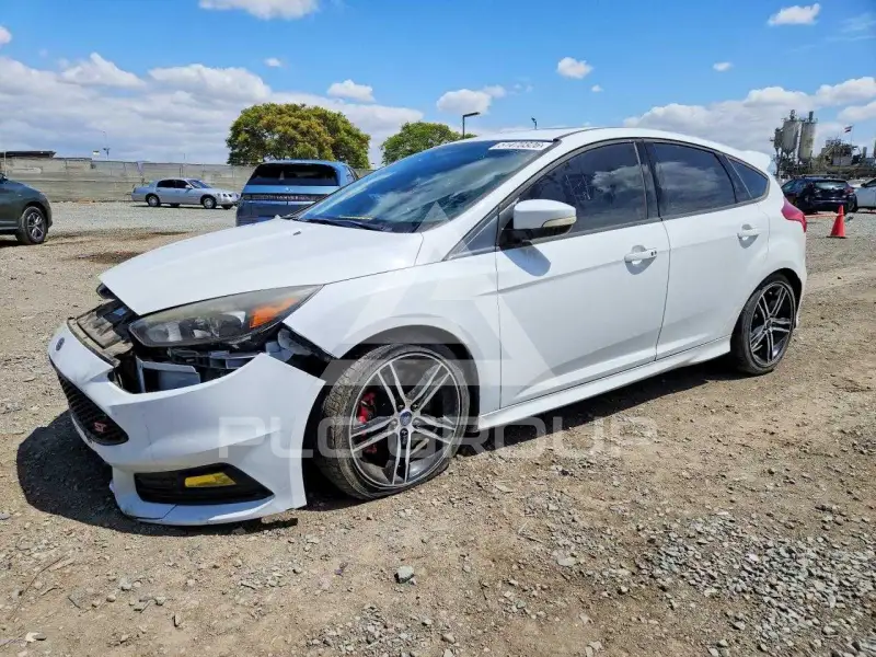 2017 Ford FOCUS photo