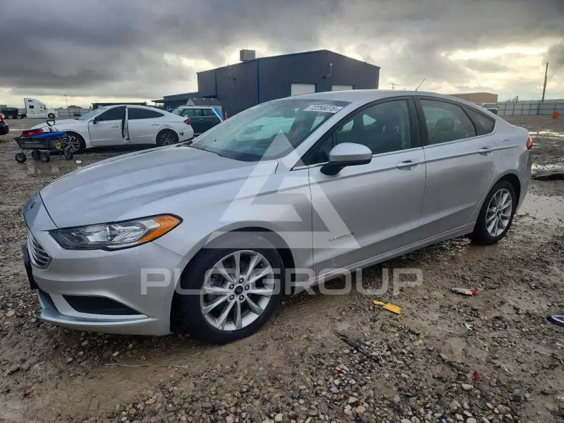2017 Ford FUSION фото
