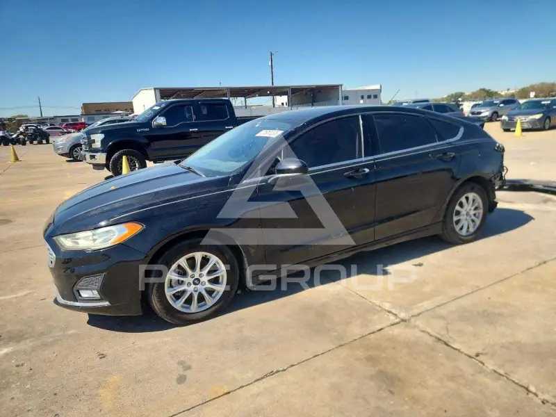 2017 Ford FUSION photo