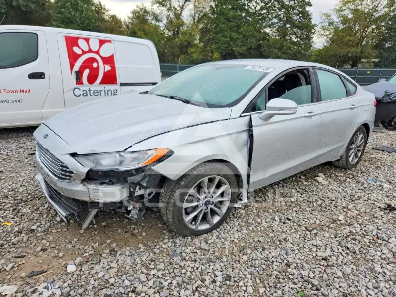2017 Ford FUSION фото