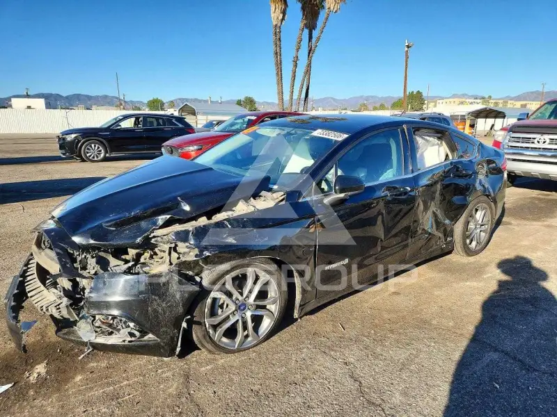 2017 Ford FUSION фото