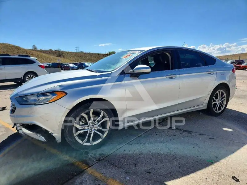 2017 Ford FUSION фото