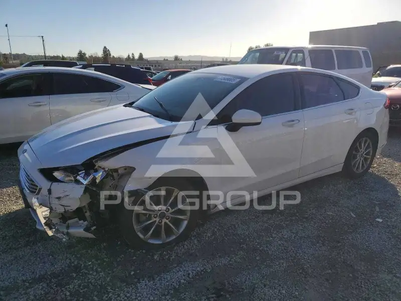 2017 Ford FUSION фото